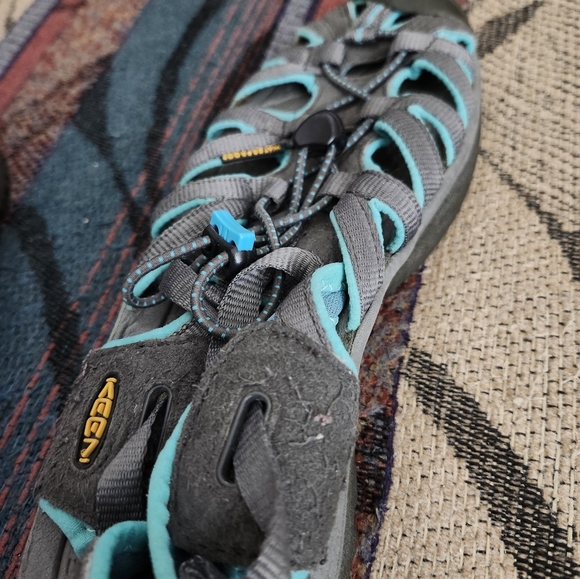 Womens keen sandles - Picture 3 of 4